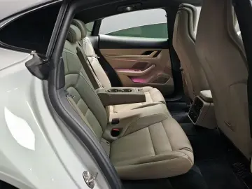 2024 Porsche Taycan с пробегом 19 059 км