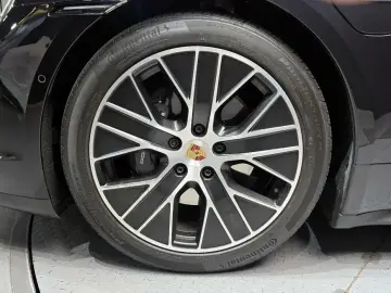 2024 Porsche Taycan с пробегом 29 800 км