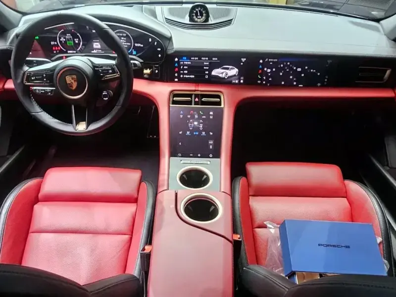 2024 Porsche Taycan с пробегом 29 800 км