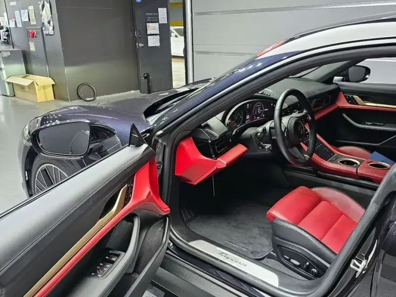 2024 Porsche Taycan с пробегом 29 800 км