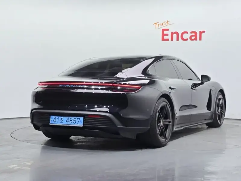 2024 Porsche Taycan с пробегом 12 215 км