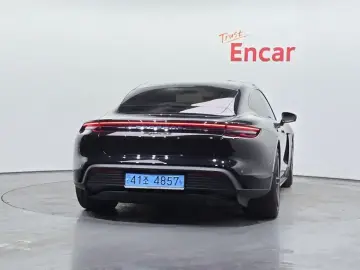 2024 Porsche Taycan с пробегом 12 215 км
