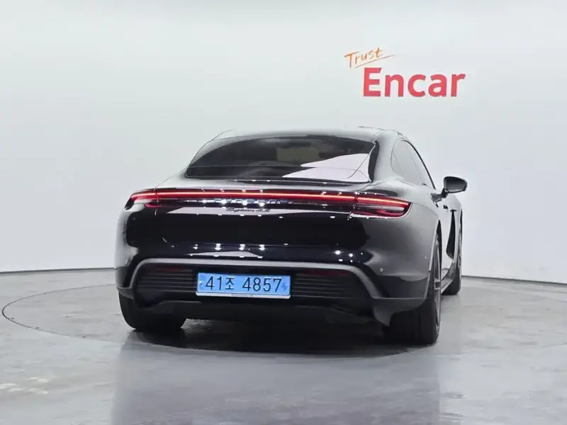 2024 Porsche Taycan с пробегом 12 215 км