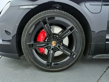 2024 Porsche Taycan с пробегом 12 215 км