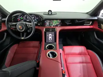 2024 Porsche Taycan с пробегом 12 215 км