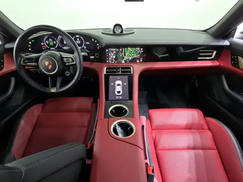 2024 Porsche Taycan с пробегом 12 215 км