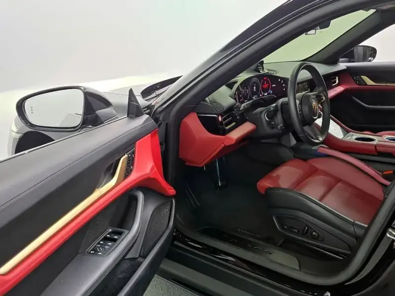2024 Porsche Taycan с пробегом 12 215 км