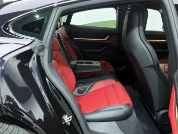 2024 Porsche Taycan с пробегом 12 215 км