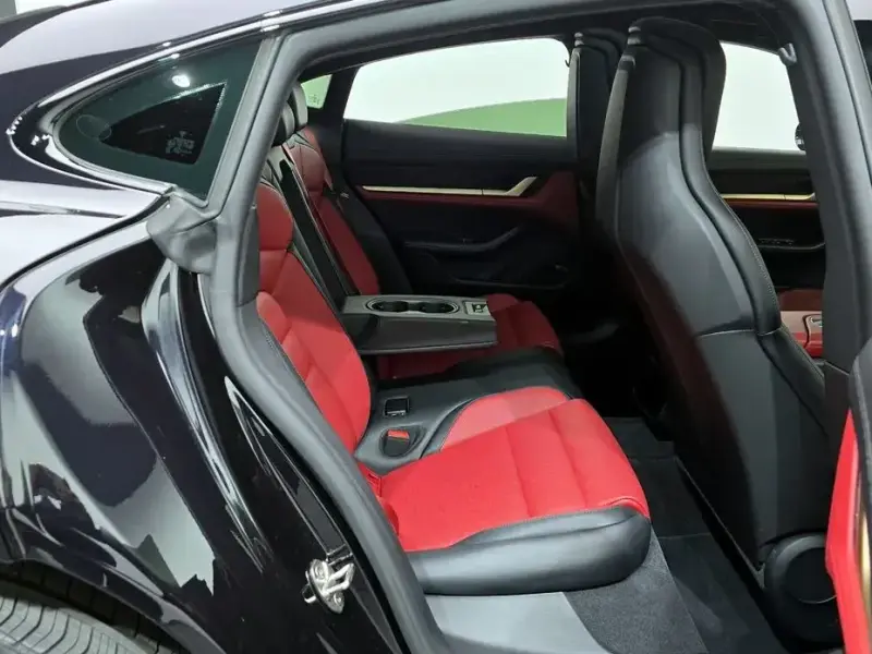 2024 Porsche Taycan с пробегом 12 215 км