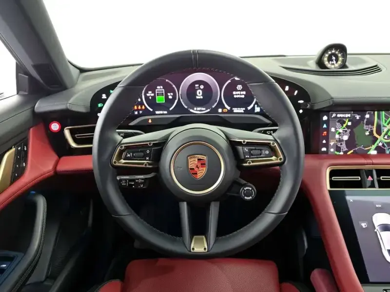 2024 Porsche Taycan с пробегом 12 215 км