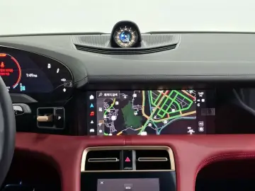2024 Porsche Taycan с пробегом 12 215 км