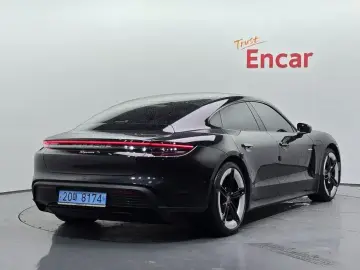 2025 Porsche Taycan с пробегом 13 545 км