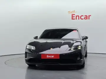 2025 Porsche Taycan с пробегом 13 545 км