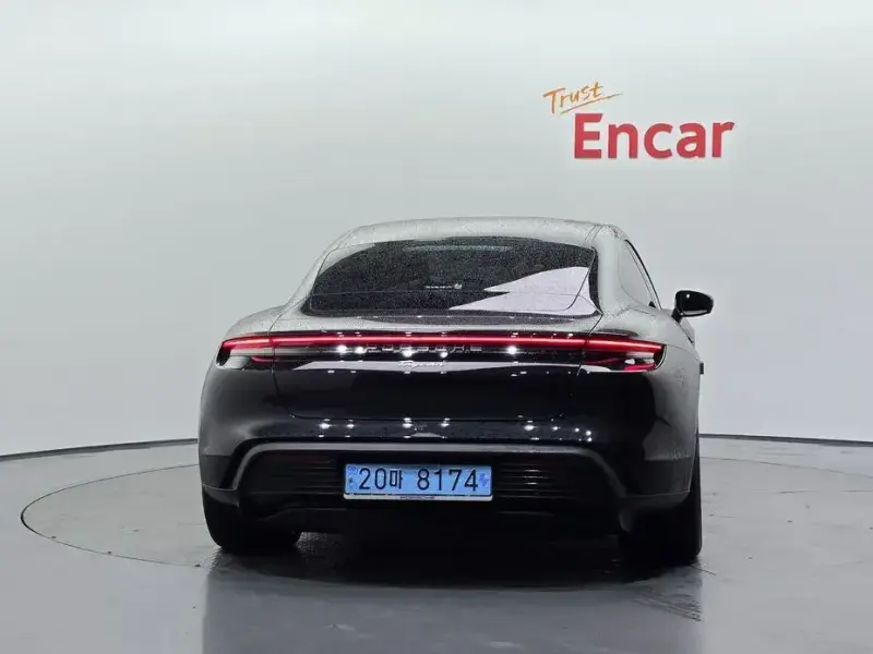 2025 Porsche Taycan с пробегом 13 545 км