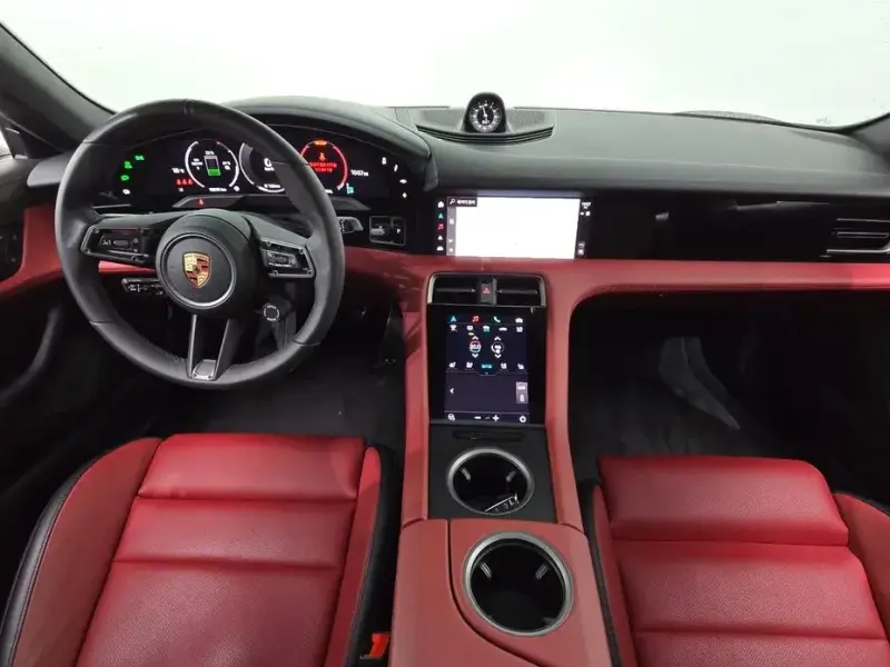 2025 Porsche Taycan с пробегом 13 545 км