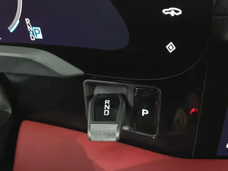 2025 Porsche Taycan с пробегом 13 545 км