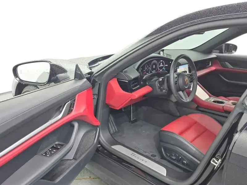 2025 Porsche Taycan с пробегом 13 545 км