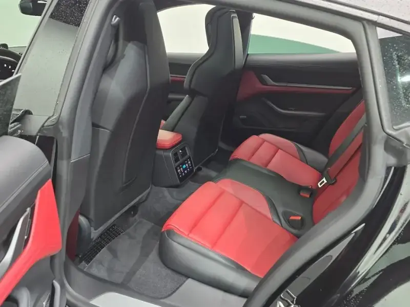 2025 Porsche Taycan с пробегом 13 545 км