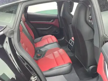 2025 Porsche Taycan с пробегом 13 545 км