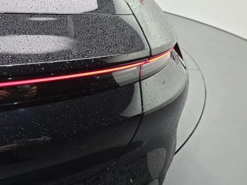 2025 Porsche Taycan с пробегом 13 545 км