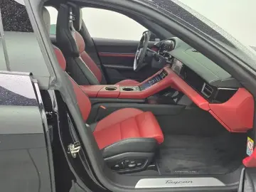 2025 Porsche Taycan с пробегом 13 545 км