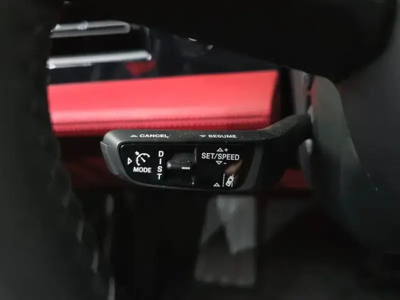 2025 Porsche Taycan с пробегом 13 545 км