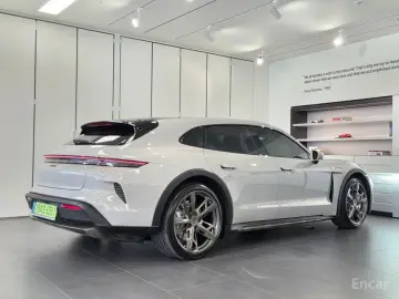 2025 Porsche Taycan с пробегом 8 520 км