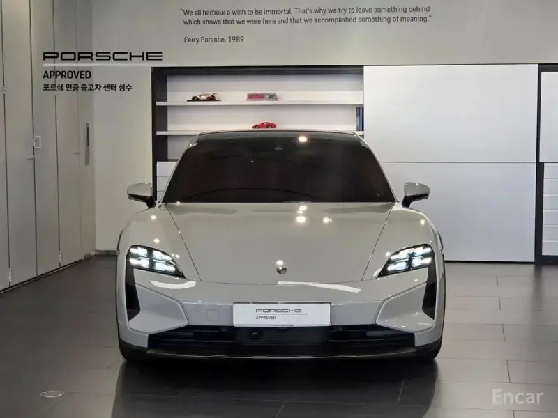 2025 Porsche Taycan с пробегом 8 520 км