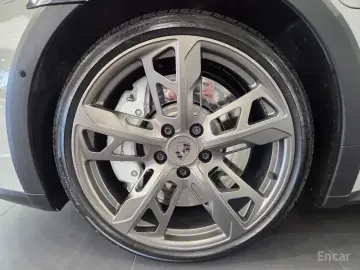 2025 Porsche Taycan с пробегом 8 520 км