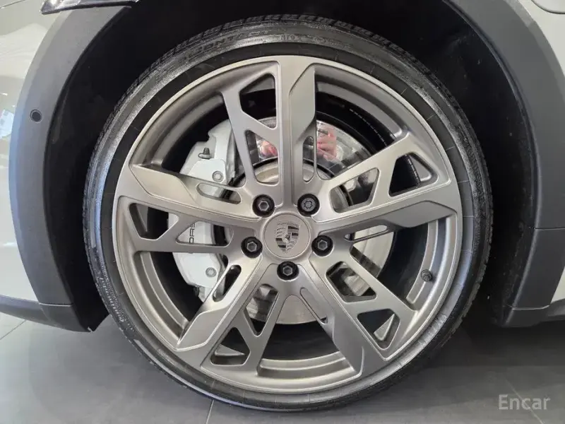 2025 Porsche Taycan с пробегом 8 520 км