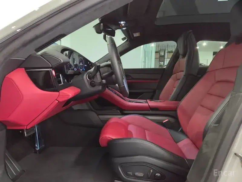 2025 Porsche Taycan с пробегом 8 520 км