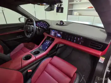 2025 Porsche Taycan с пробегом 8 520 км