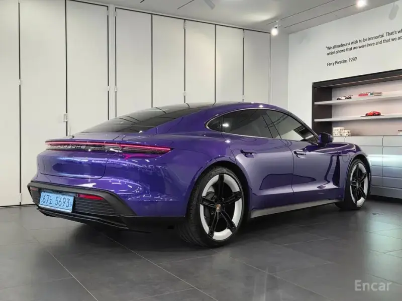 2025 Porsche Taycan с пробегом 384 км