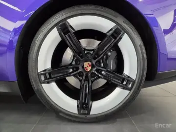 2025 Porsche Taycan с пробегом 384 км