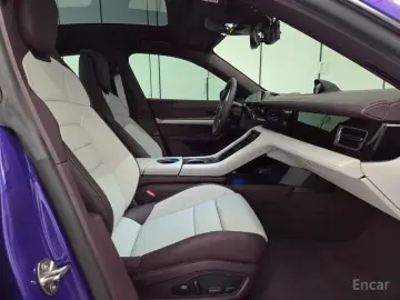 2025 Porsche Taycan с пробегом 384 км
