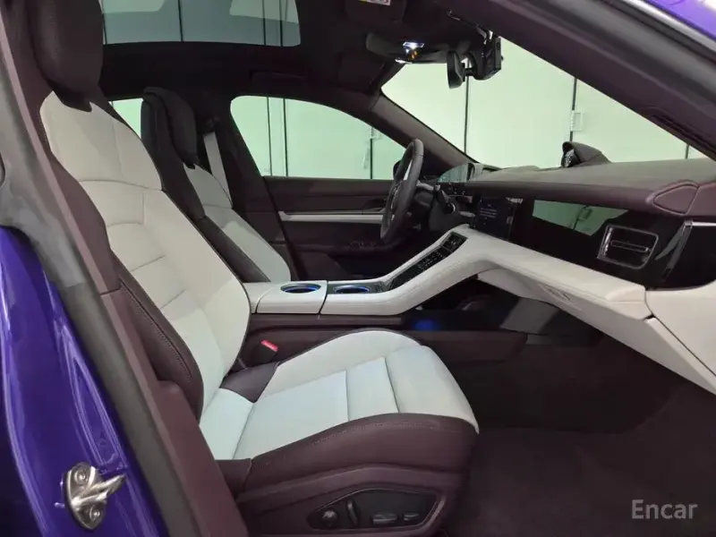 2025 Porsche Taycan с пробегом 384 км
