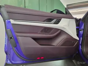 2025 Porsche Taycan с пробегом 384 км