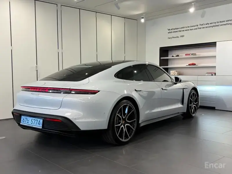 2025 Porsche Taycan с пробегом 283 км