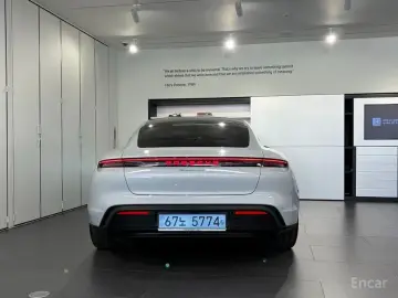 2025 Porsche Taycan с пробегом 283 км