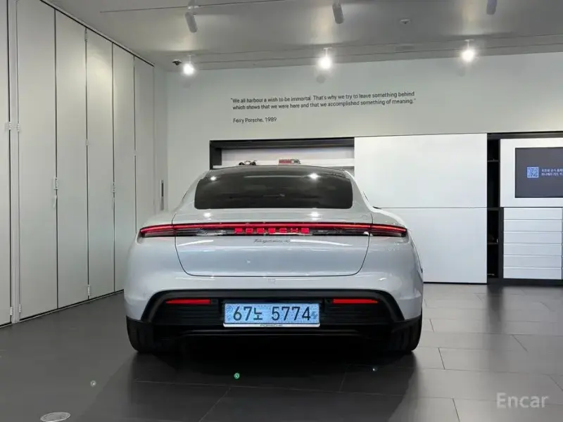 2025 Porsche Taycan с пробегом 283 км