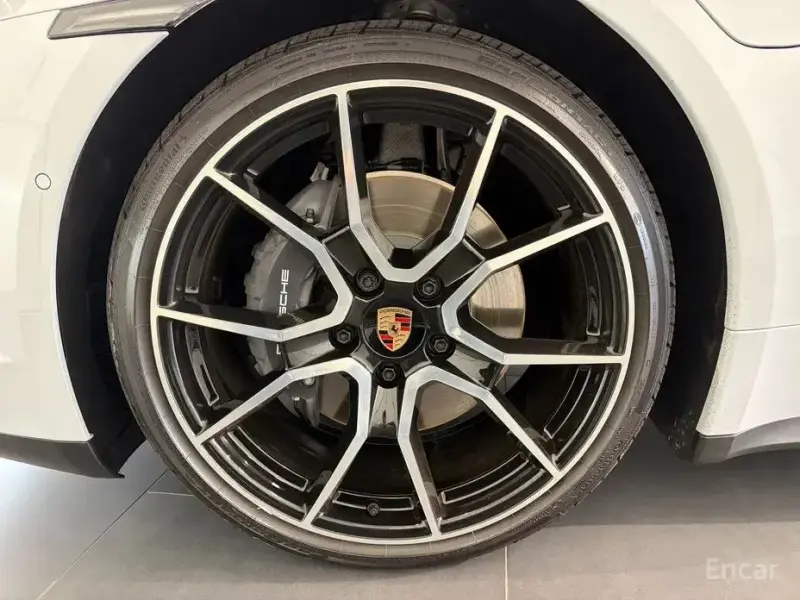 2025 Porsche Taycan с пробегом 283 км