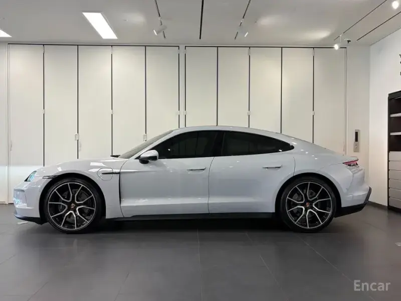 2025 Porsche Taycan с пробегом 283 км