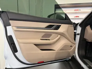 2025 Porsche Taycan с пробегом 283 км