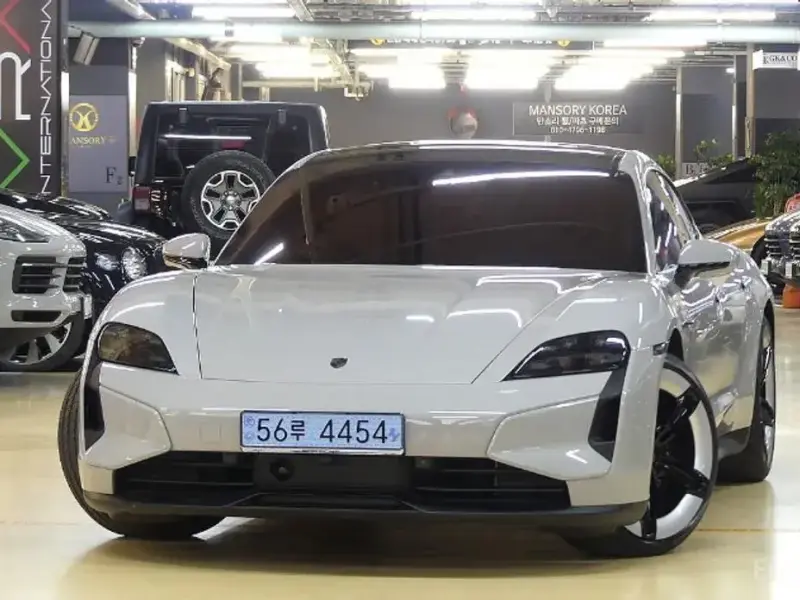 2024 Porsche Taycan с пробегом 9 100 км