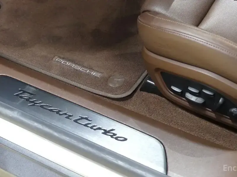 2024 Porsche Taycan с пробегом 9 100 км