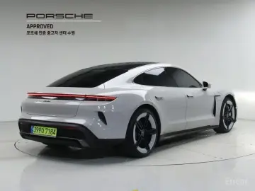 2025 Porsche Taycan с пробегом 7 945 км