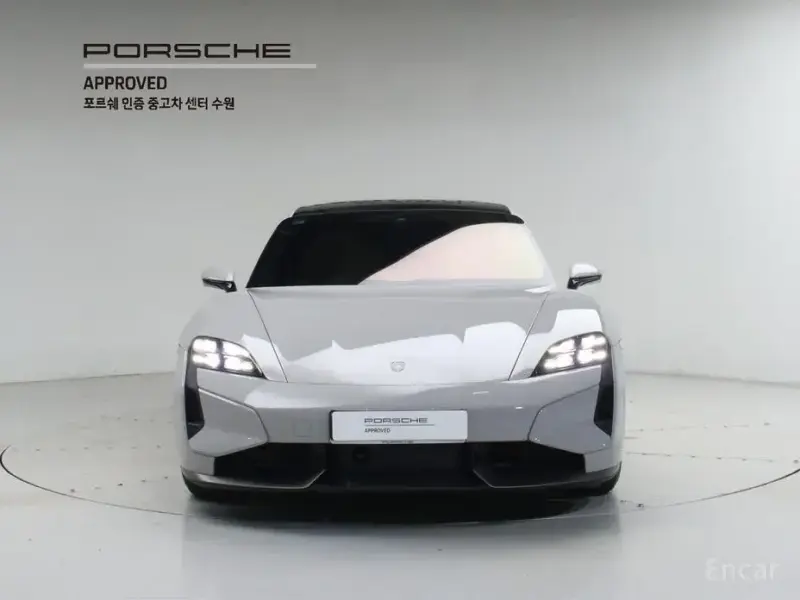 2025 Porsche Taycan с пробегом 7 945 км