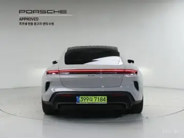 2025 Porsche Taycan с пробегом 7 945 км