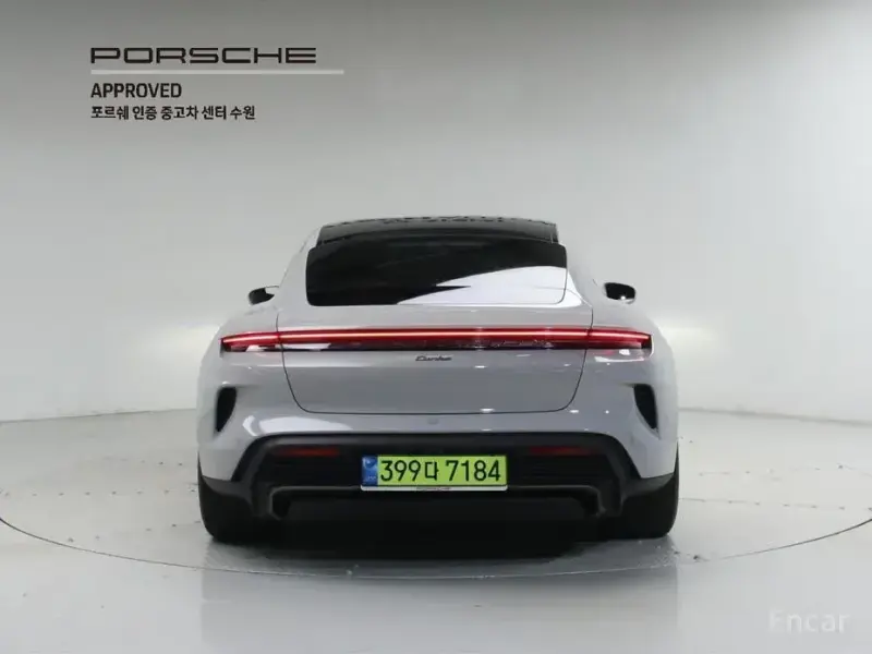 2025 Porsche Taycan с пробегом 7 945 км