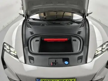 2025 Porsche Taycan с пробегом 7 945 км